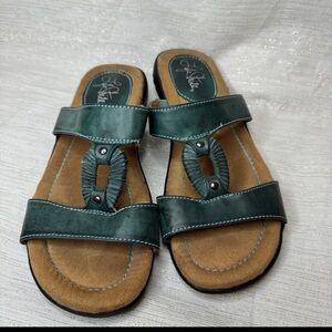 Life Stride Green Comfort Sandals with Decorative Stitching